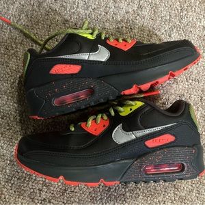 Nike air max - youth 5 - ( I wear woman 6 and fits me) like new condition